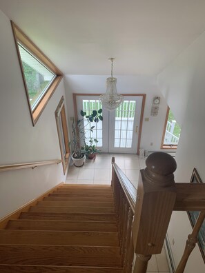 Interior - Cozy 3-bedroom house in charming East Stroudsburg with AC, WiFi (East Stroudsburg)