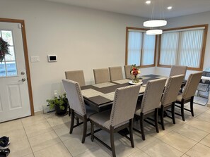 Dining - Cozy 3-bedroom house in charming East Stroudsburg with AC, WiFi (East Stroudsburg)