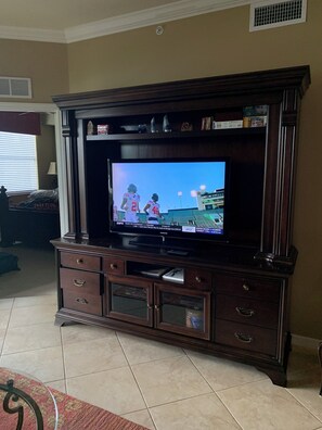 Interior - Modern Updated 2+ Bedroom Condo in Highly Desired Heritage Bay  (Naples)