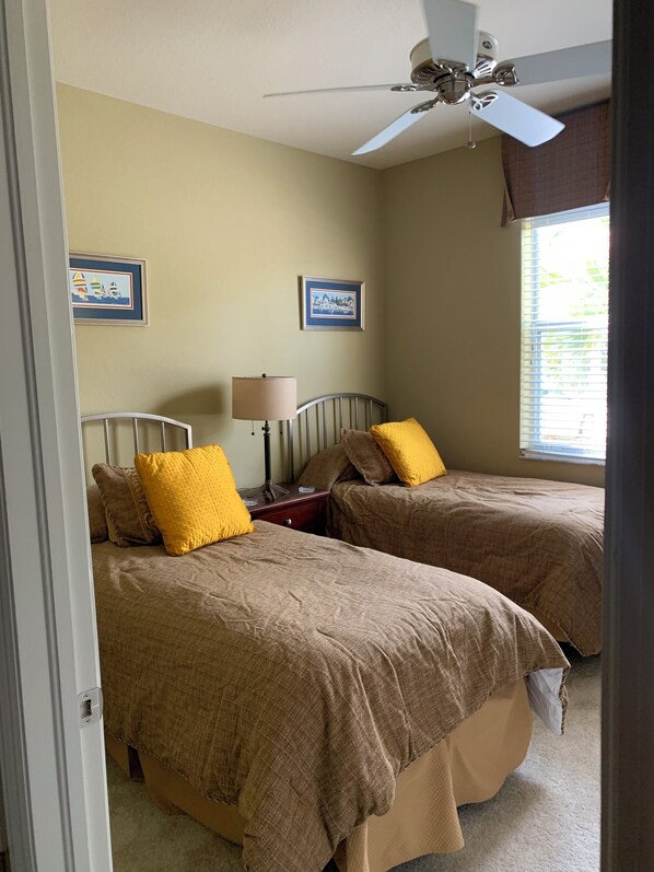 2 habitaciones, tabla de planchar con plancha, wifi y ropa de cama