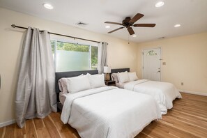 4 室のベッドルーム、アイロン / アイロン台、WiFi、ベッドシーツ