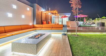 Loft with Pools and Rooftop Sky Bar