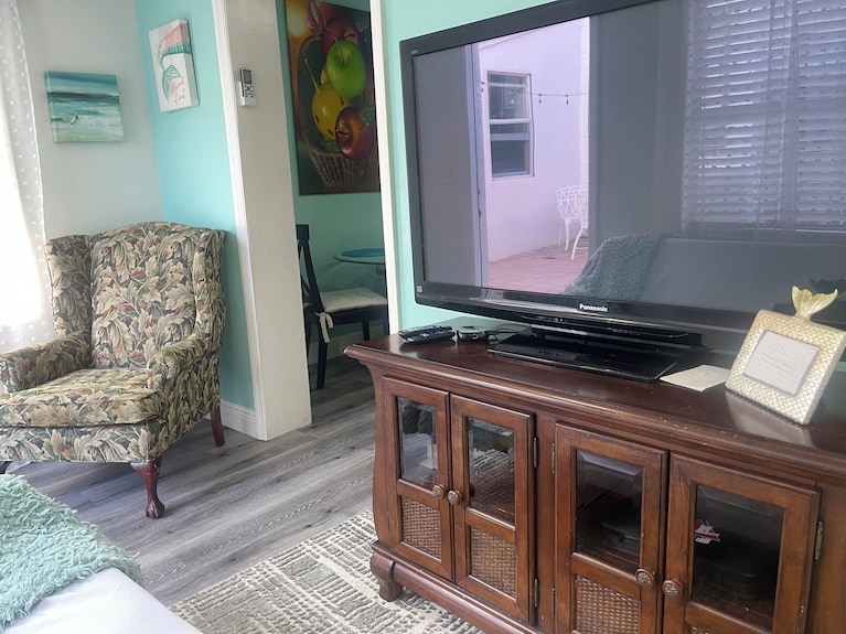Convenient And Private Downtown 1br Near Beach - Palm Beach, FL