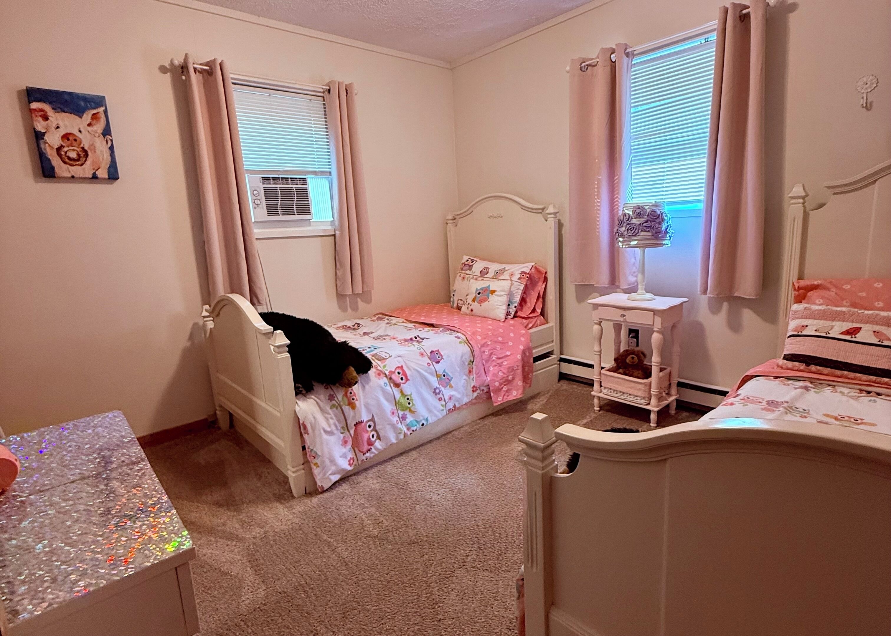 4 makuuhuonetta, silitysrauta/-lauta, ilmainen Wi-Fi, vuodevaatteet