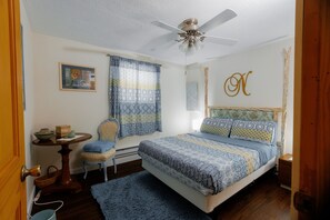 4 bedrooms, iron/ironing board, free WiFi, bed sheets - WOW! Ultimate Pocono Retreat Hot Tub, Game Rm, Fire Pit, Near Lakes & Hiking (Blakeslee)