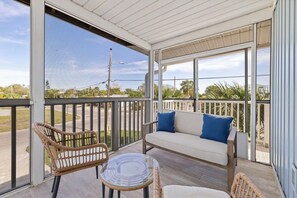 Property grounds - Siesta Palms on 12th—Coastal Hideaway w/ Balcony, Beach Gear, & Walkable Access to Sand & Shops (Indian Rocks Beach)