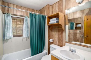 Een douche, een haardroger, handdoeken