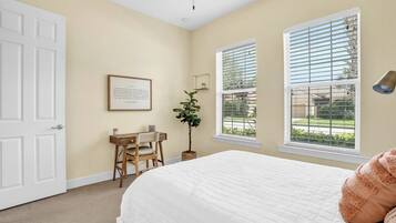 3 bedrooms, desk, iron/ironing board, WiFi