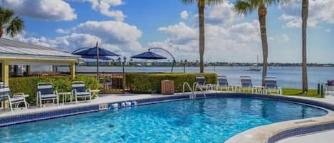 Piscine extérieure, piscine chauffée