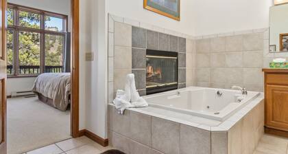 Cascade Mountain Home by Estes Park Homes