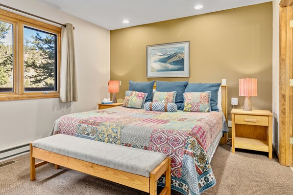 5 bedrooms, iron/ironing board, free WiFi, bed sheets