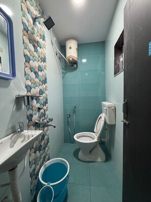 Standard Double Room | Bathroom | Shower, towels, soap