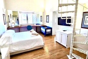 5 slaapkamers, een strijkplank/strijkijzer, reisbedje, wifi