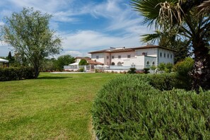Property grounds - Villa Yvonne by MMega (Signa)