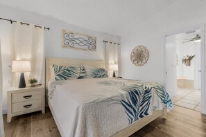 4 bedrooms, iron/ironing board, free WiFi, bed sheets - Captivating Paradise, Pool Table, Tiki Hut, Kayak - Cape Sunset Villa - Roelens (Cape Coral)