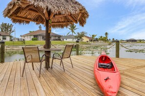 Outdoor dining - Captivating Paradise, Pool Table, Tiki Hut, Kayak - Cape Sunset Villa - Roelens (Cape Coral)