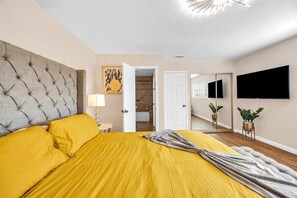 2 bedrooms, desk, iron/ironing board, WiFi - Charming 2-bedroom house with AC, WiFi in lovely Westminster, Little Saigon (Westminster)