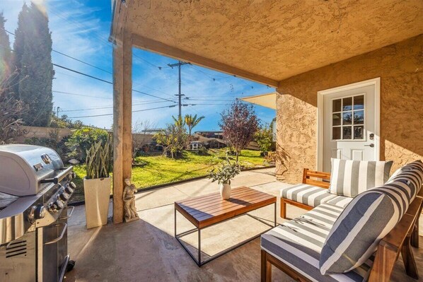 Terrace/patio - Charming 2-bedroom house with AC, WiFi in lovely Westminster, Little Saigon (Westminster)