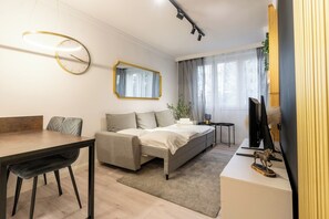 1 slaapkamer, een strijkplank/strijkijzer, wifi, beddengoed