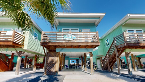 Exterior - Shared Pool, Golf Cart Access, Pet Friendly (Port Aransas)