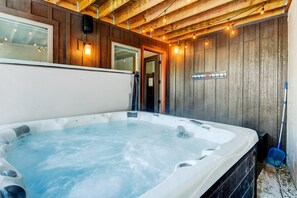 Indoor spa tub