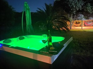 Outdoor spa tub - Secret Garden in Assis SP (Vila Santa Rita Assis)