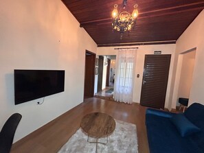 Smart TV, books, stereo - Secret Garden in Assis SP (Vila Santa Rita Assis)