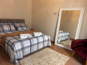 2 habitaciones, escritorio, wifi gratis y ropa de cama 