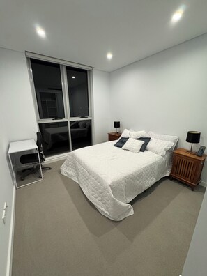 2 habitaciones, tabla de planchar con plancha, wifi y ropa de cama 