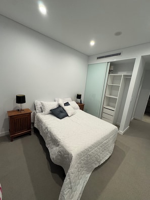 2 dormitorios, tabla de planchar con plancha, wifi y ropa de cama