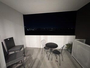 Outdoor dining - ✨ Modern 2BR/2BA Apartment in Schofields – New & Stylish (Schofields)