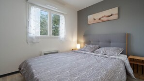 1 bedroom, iron/ironing board