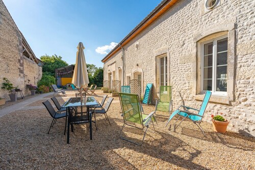 Holiday Home 'Pâquerette' with Shared Pool, Private Terrace and Wi-Fi