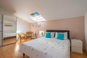 3 chambres, fer et planche à repasser, Wi-Fi gratuit, draps fournis