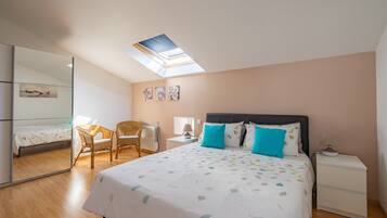 3 bedrooms, iron/ironing board, free WiFi, bed sheets