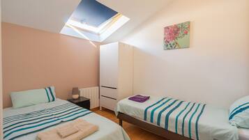 2 dormitorios, tabla de planchar con plancha, wifi gratis y ropa de cama