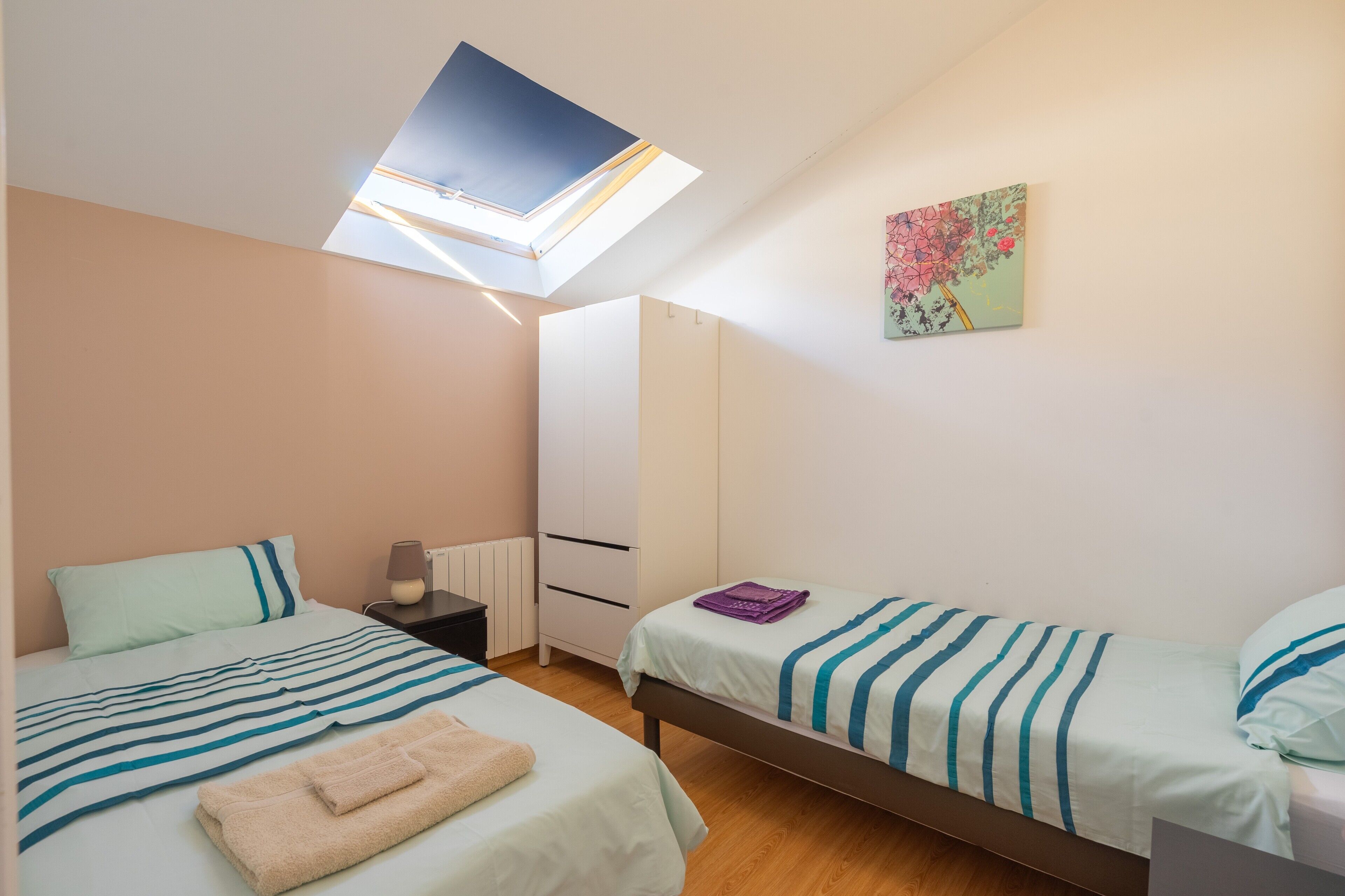 2 bedrooms, iron/ironing board, free WiFi, bed sheets