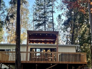 Property grounds - Rogue Reefs Riverfront Home (Grants Pass)