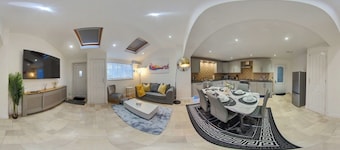 Spacious 5BD Sunderland Home for Groups and Families