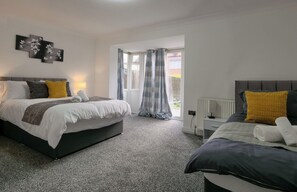 5 Schlafzimmer, Bügeleisen/Bügelbrett, kostenloses WLAN, Bettwäsche