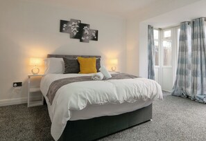 5 bedrooms, iron/ironing board, free WiFi, bed sheets - Spacious 5B Sunderland Home for Groups and Families (Sunderland)