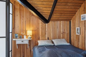 3 bedrooms, iron/ironing board, free WiFi - Cozy holiday home with personal decor (Rødby)