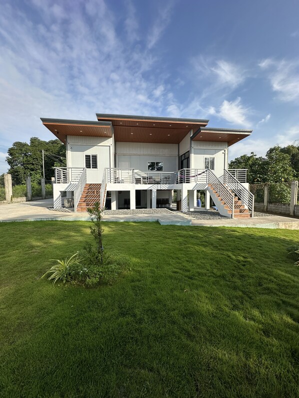 Exterior - U Cube Staycation (Manaoag)