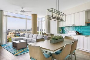 Interior - Wyndham Vacation Resort Downtown ATL walking distance to MercedesBenz Stadium (Atlanta)