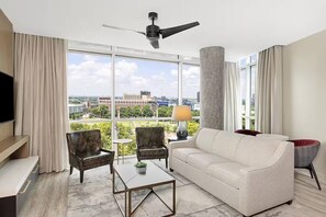 Living area - Wyndham Vacation Resort Downtown ATL walking distance to MercedesBenz Stadium (Atlanta)