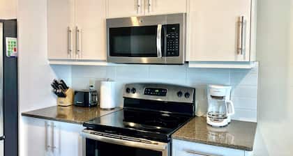 Modern & Luxurious Private Suite in Regina