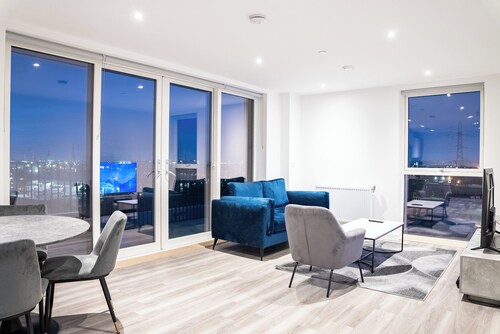 High Rise 2 Bedroom Apartment in London