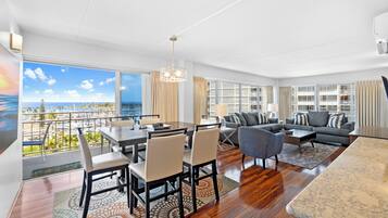 Căn hộ, 2 phòng ngủ, bếp, quang cảnh biển | Khu phòng khách