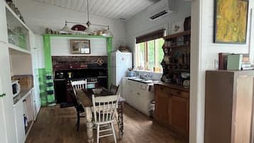 Microwave, oven, stovetop, cookware/dishes/utensils