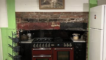 Microwave, oven, stovetop, cookware/dishes/utensils